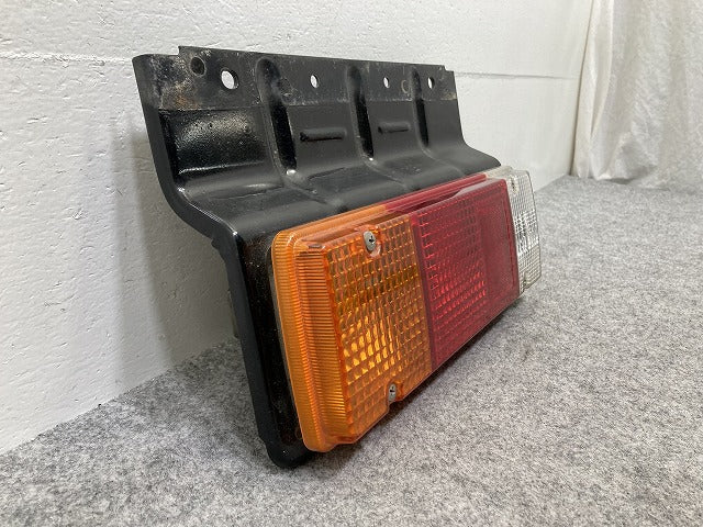 ダイナ/トヨエース/デュトロ 平成23年7月~ 標準車 純正 左 テールランプ/ライト/レンズ ハロゲン KOITO 33-06101 トヨタ(146666)