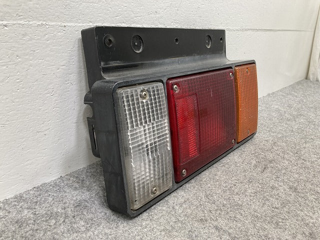 エルフ NPR85/NHR85AN 純正 右 テールランプ/ライト/レンズ ハロゲン KOITO 220-21366 いすゞ(146667)