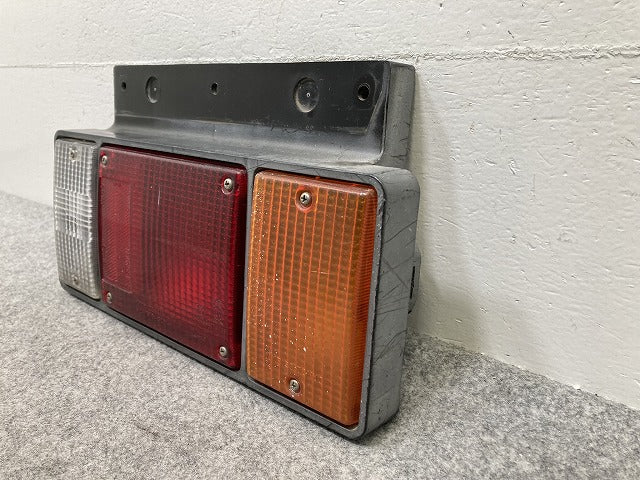 エルフ NPR85/NHR85AN 純正 右 テールランプ/ライト/レンズ ハロゲン KOITO 220-21366 いすゞ(146667)