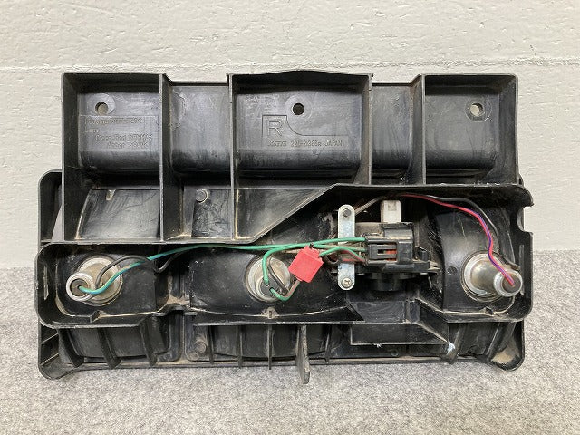 エルフ NPR85/NHR85AN 純正 右 テールランプ/ライト/レンズ ハロゲン KOITO 220-21366 いすゞ(146667)