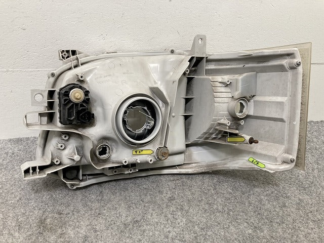 ハイエース 200系 純正 右 ヘッドライト/ランプ ハロゲン レベライザー 刻印55 KOITO 26-126 トヨタ(146685)
