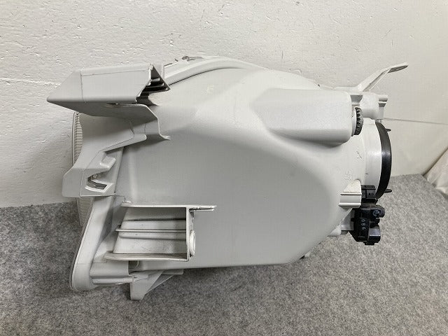 プロボックス/サクシード NCP160V/NCP165V/NHP160V 純正 右 ヘッドライト/ランプ ハロゲン レベライザー 刻印A KOITO 52-279(146688)