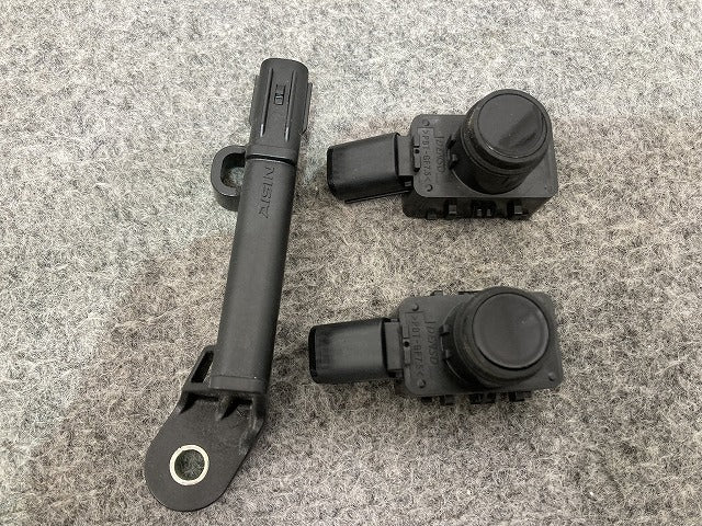 プリウス 60系/ZVW60/ZVW65/MXWH60/MXWH65/MXWH61 純正 リア ガーニッシュ 81580-47080 ブラック ソリッド トヨタ(146692)