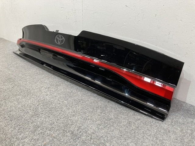 プリウス 60系/ZVW60/ZVW65/MXWH60/MXWH65/MXWH61 純正 リア ガーニッシュ 81580-47080 ブラック ソリッド トヨタ(146692)