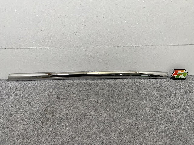 新品!ヴォクシー VOXY 80系/ZRR80W/ZRR85W ZRR80G/ZRR85G 純正 右 ドア パネル サイドウィンドウモール 08165-28010 メッキ トヨタ(146696)
