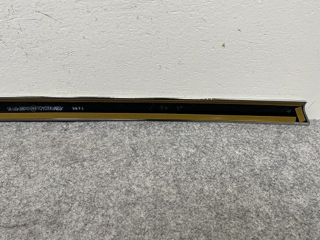 新品!ヴォクシー VOXY 80系/ZRR80W/ZRR85W ZRR80G/ZRR85G 純正 右 ドア パネル サイドウィンドウモール 08165-28010 メッキ トヨタ(146696)