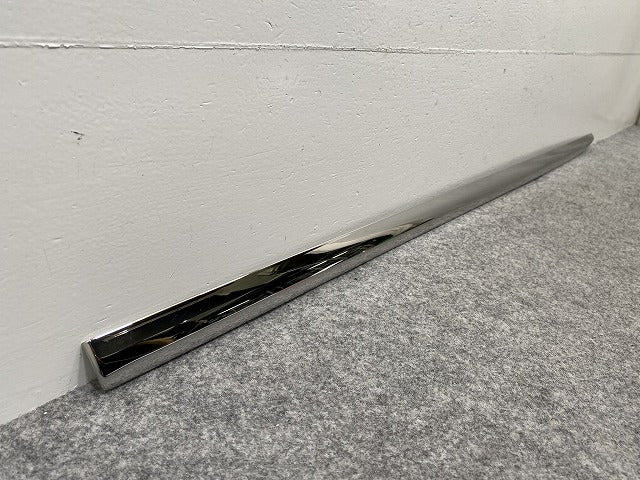 新品!ヴォクシー VOXY 80系/ZRR80W/ZRR85W ZRR80G/ZRR85G 純正 右 フロント ドア サイドウィンドゥモール 08165-28010 メッキ(146697)
