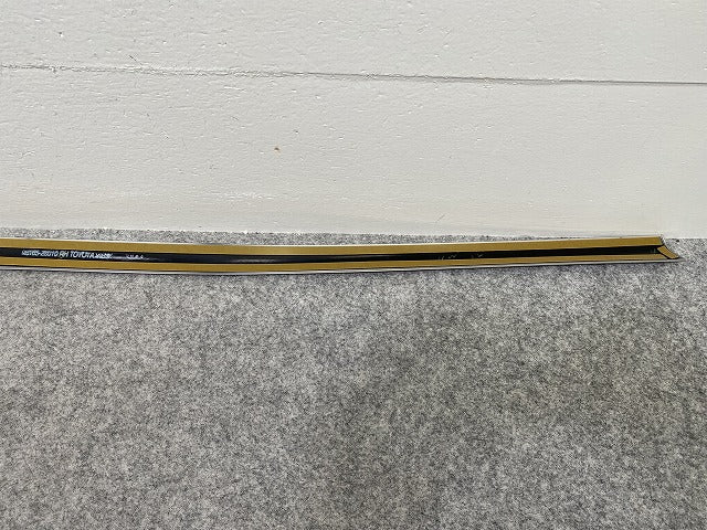 新品!ヴォクシー VOXY 80系/ZRR80W/ZRR85W ZRR80G/ZRR85G 純正 右 リア ドア サンドウィンドゥモール 08165-28010 メッキ トヨタ(146711)