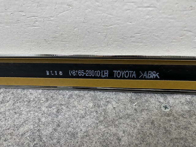 新品!ヴォクシー VOXY 80系/ZRR80W/ZRR85W ZRR80G/ZRR85G 純正 左 リア パネル サイドウィンドゥモール 08165-28010 メッキ トヨタ(146714)