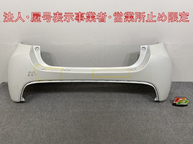 ヤリス KSP210/MXPA10/MXPA15/MXPH10/MXPH15 純正 リア バンパー 52159-k0010/20/50 ホワイトパールクリスタルシャイン 070 トヨタ(146721)
