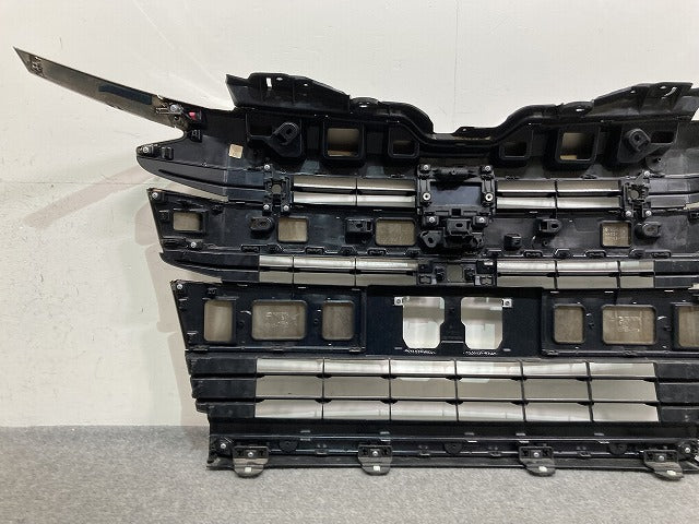 ノア NOAH 90系/MZRA90W/MZRA95W/ZWR90W/ZWR95W 純正 フロント グリル/ラジエーターグリル 53101-V1020/53112-V1020 トヨタ(146725)