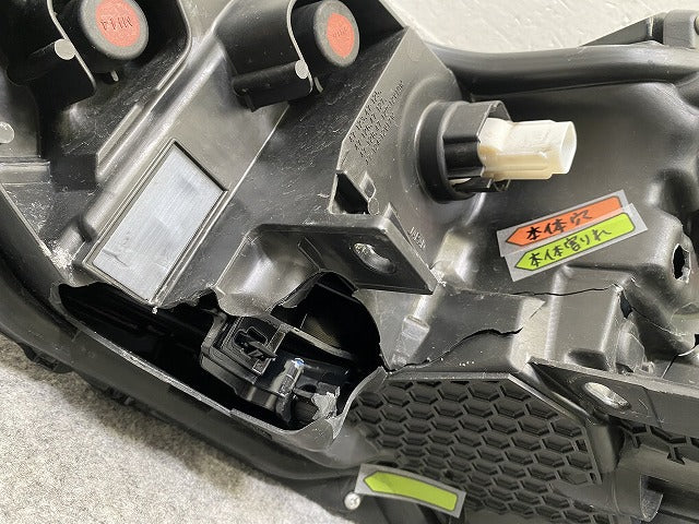 ジャンク!プリウス 60系/ZVW60/ZVW65/MXWH60/MXWH65/MXWH61 純正 右 ヘッドライト/ランプ レベライザーLED 刻印X KOITO 47-123(146729)