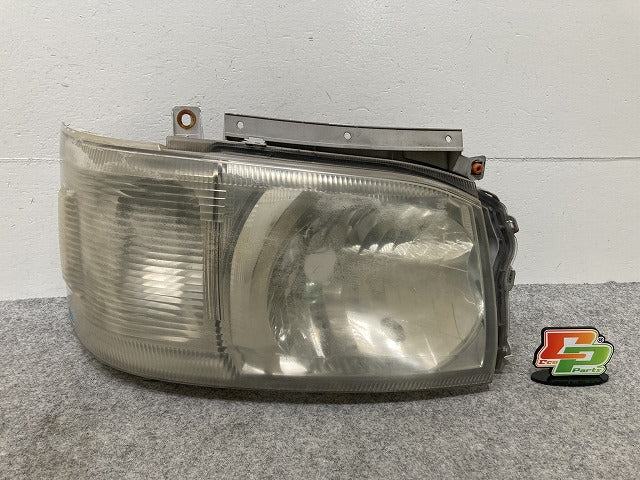ハイエース 200系/1型/2型 純正 前期 右 ヘッドライト/ランプ レベライザーハロゲン 刻印47 KOITO 26-117 トヨタ(146769)