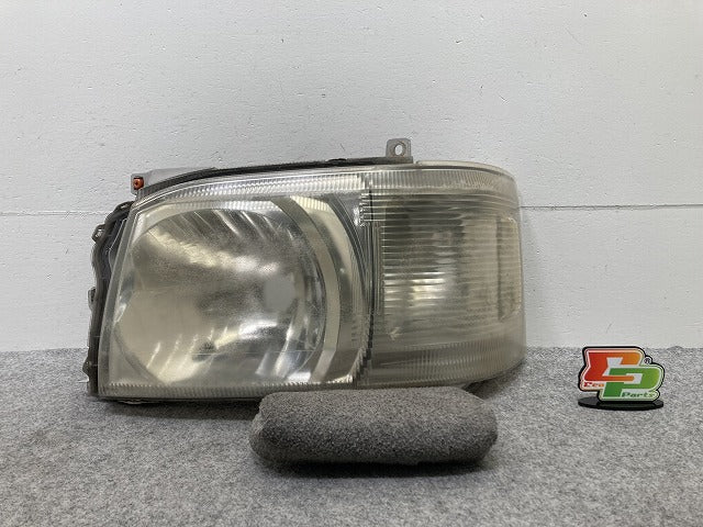 ハイエース 200系/1型/2型 純正 左 ヘッドライト/ランプ レベライザーハロゲン 刻印47 KOITO 26-117 トヨタ(146771)
