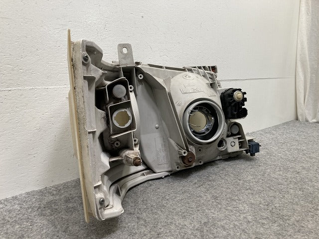 ハイエース 200系/1型/2型 純正 左 ヘッドライト/ランプ レベライザーハロゲン 刻印47 KOITO 26-117 トヨタ(146771)
