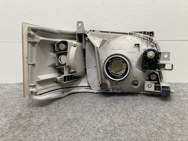 ハイエース 200系/1型/2型 純正 左 ヘッドライト/ランプ レベライザーハロゲン 刻印47 KOITO 26-117 トヨタ(146771)