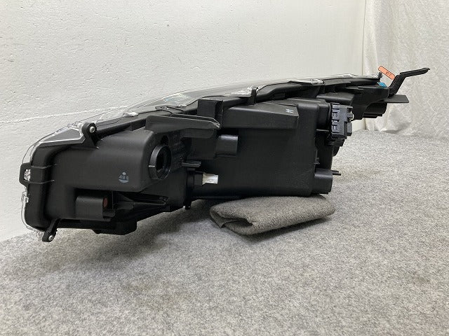 ヤリスクロス MXPB10/MXPB15 ハイブリッド/MXPJ10/MXPJ15 純正 右 ヘッドライト/ランプ レベライザーLED 刻印A4 KOITO 52-324(146780)