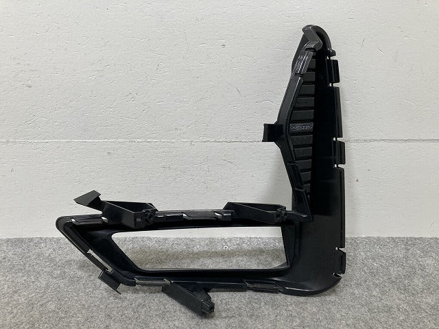 セレナ/ハイウェイスター C27/GFC27/GFNC27 純正 後期 右 フロント フォグカバー/フォグランプカバー 62256 5TT1B 日産(146792)