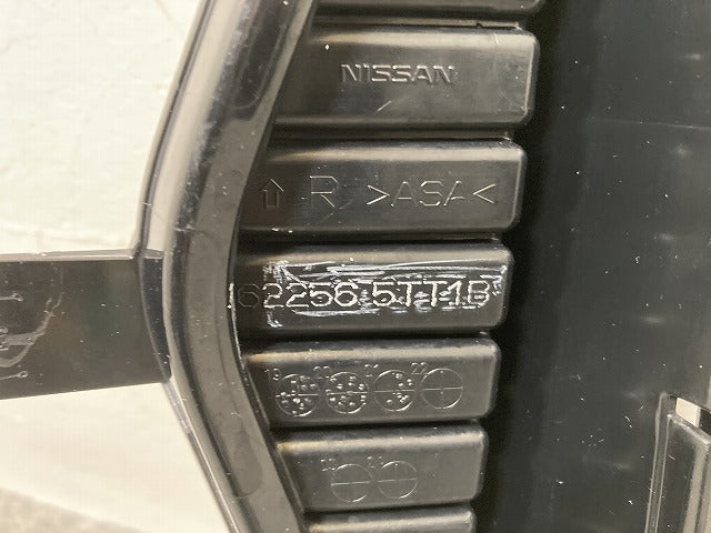 セレナ/ハイウェイスター C27/GFC27/GFNC27 純正 後期 右 フロント フォグカバー/フォグランプカバー 62256 5TT1B 日産(146792)