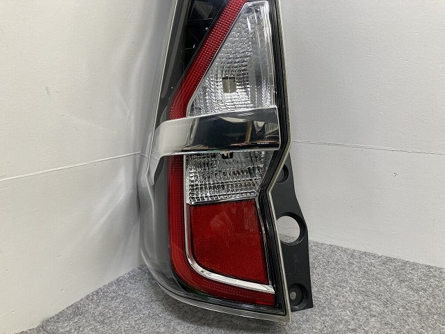 セレナ/ハイウェイスター C27/GFC27/GFNC27 e-POWER/HFC27 純正 後期 左 テールランプ/ライト/レンズ LED 刻印C KOITO 220-23786(146794)