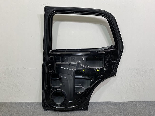 ライズ/ロッキー A200S/A210S/A200A/A210A/A202A 純正 右 リア ドア ブラックマイカメタリック X07 トヨタ(146801)