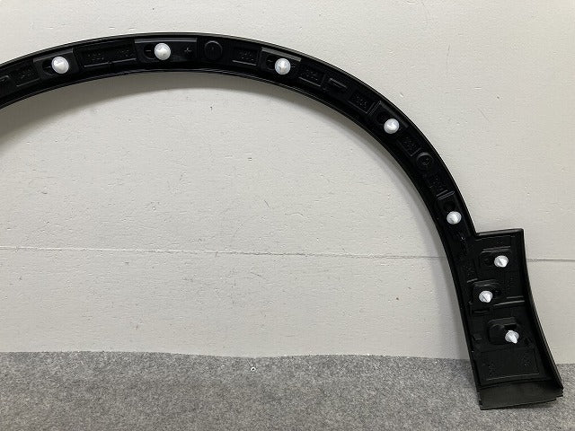 新品!XC40 XB系 純正 右 フロント フェンダーアーチモール/オーバーフェンダー 32409195 素地 ボルボ(146829)