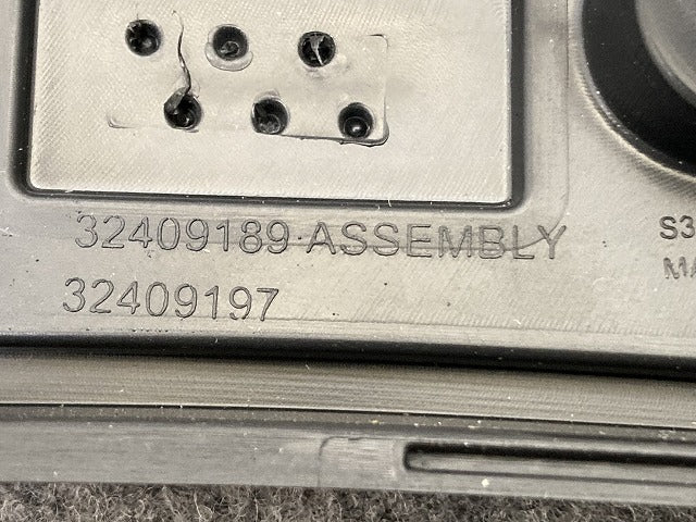 新品!XC40 XB系 純正 右 フロント フェンダーアーチモール/オーバーフェンダー 32409195 32409189 素地 ボルボ(146831)