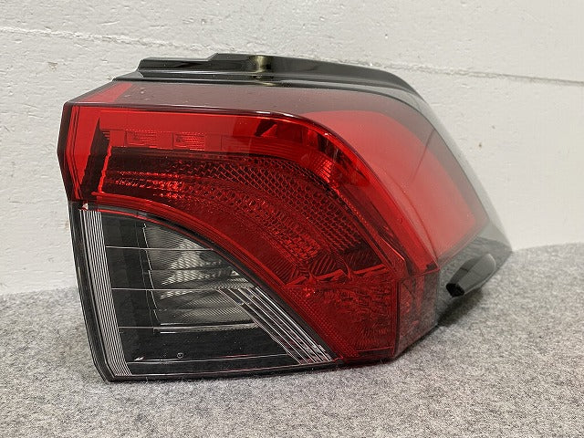 RAV4 ラブ4 MXAA52/MXAA54/AXAH52/AXAH54 純正 右 テールランプ/ライト/レンズ ハロゲン 刻印RB ICHIKOH 42-97 トヨタ(146832)