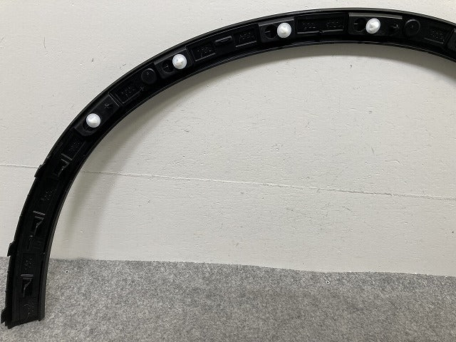 新品!XC40 XB系 純正 右 フロント フェンダーアーチモール/オーバーフェンダー 32409195 32409189 素地 ボルボ(146836)