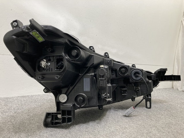 カローラ クロス ZSG10/MXGA10/ZVG11/ZVG15/ZVG13/ZVG16 純正 左 ヘッドライト/ランプ LED レベライザー 刻印Z HASCO 16-177(146842)