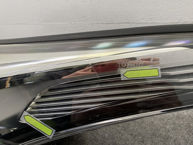 C-HR/CHR ZYX10/NGX10/NGX50 純正 前期 左 ヘッドライト/ランプ LED レベライザー KOITO 10-101 81185-10891 トヨタ(146844)