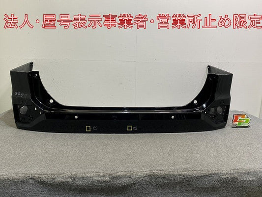 ヴォクシー/ノア 90系/MZRA90W/MZRA95W/ZWR90W/ZWR95W 純正 リア バンパー ソナー付 52159-V1050/60(146870)