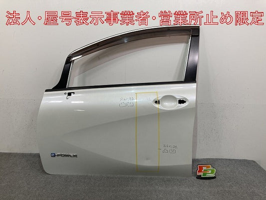 ノート/NOTE E12/NE12 e-POWER/HE12/SNE12 純正 左 フロント ドア バイザー付 ブリリアントホワイトパール QAB 日産(146898)