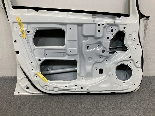 ノート/NOTE E12/NE12 e-POWER/HE12/SNE12 純正 左 フロント ドア バイザー付 ブリリアントホワイトパール QAB 日産(146898)