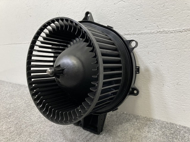 新品!Mクラス/ML W166 純正  ブロアモーター 1669066100/001-10-26561 メルセデスベンツ(147000)