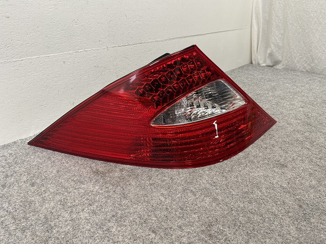 新品!CLSクラス W219/C219 社外 左 テールランプ/ライト/レンズ LED 427 001 メルセデスベンツ(147005)
