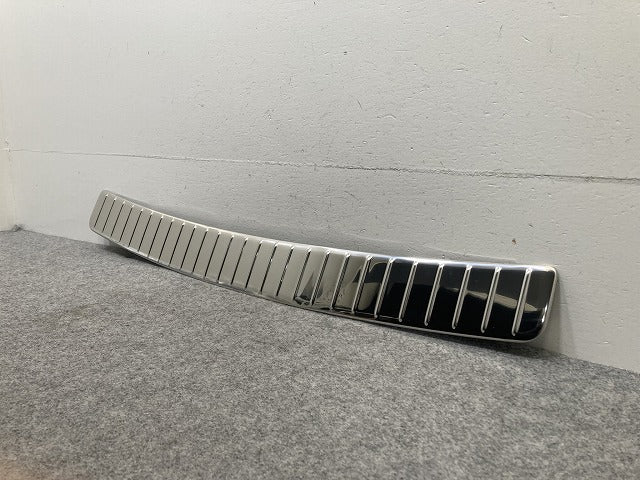 新品!MLクラス W164 純正 リア バンパー ローディングプレート シルバートリム A 164 885 00 16 A1648800111 メッキ(147051)