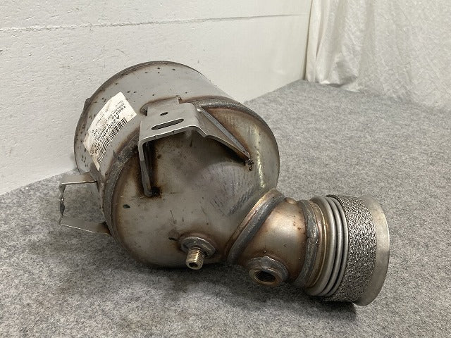 新品!Cクラス W205 純正  キャタライザー/触媒 コンバーター A 205 490 13 00 A2054901300 メルセデスベンツ(147061)