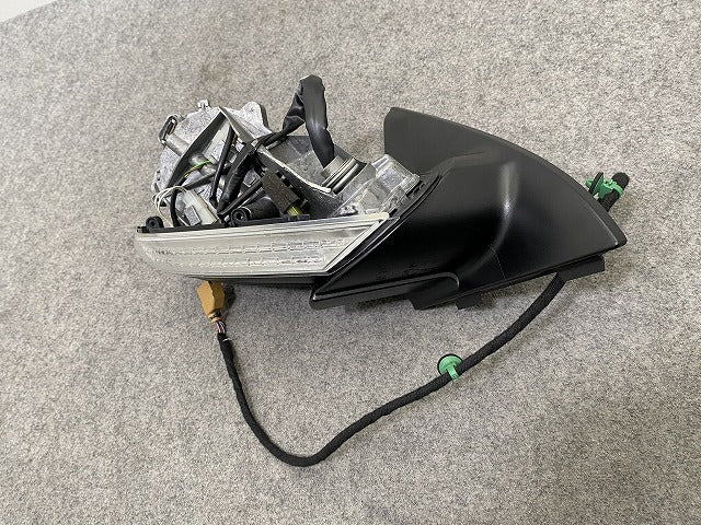 新品!トゥアレグ 7L系 純正 右 ドアミラー 8線 ウィンカー ランプのみ 020932 7L6857508GQ9B9 素地 フォルクスワーゲン(147064)