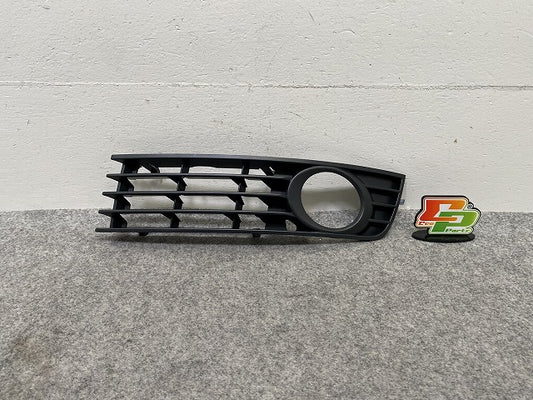 新品!A4 8E系 純正 左 フロント バンパー グリル 8E0 807 681 8E080768101C 素地 アウディ(147065)