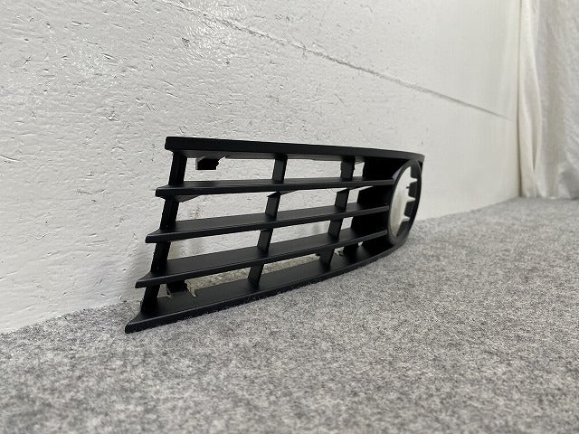 新品!A4 8E系 純正 左 フロント バンパー グリル 8E0 807 681 8E080768101C 素地 アウディ(147066)