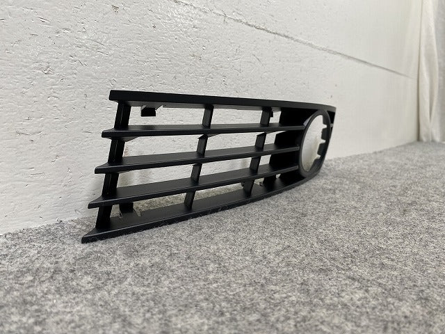 新品!A4 8E系 純正 左 フロント バンパー グリル 8E0 807 681 8E080768101C 素地 アウディ(147067)