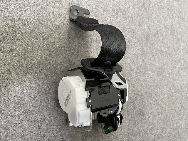 新品!ミニ クラブマン(F54) 純正 右  リア シートベルト 72117364762 ブラック MINI(147074)