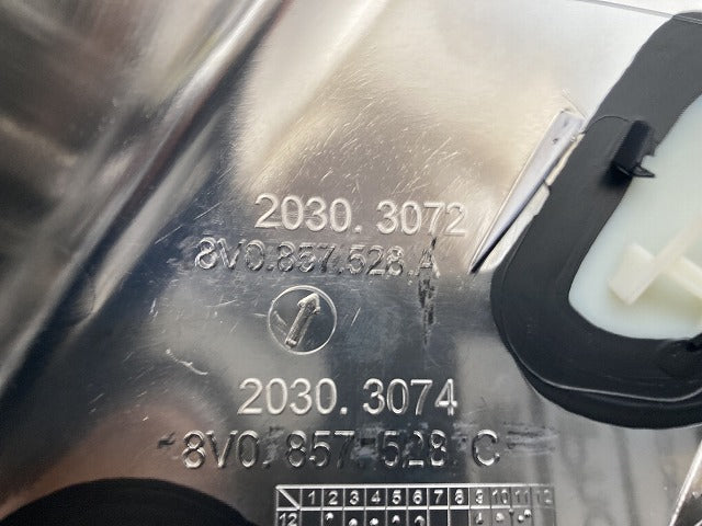 新品!A3 8V系 純正 右ドアミラー カバー 8V0.857.528.A/C 8V0857528A3Q7 メッキ アウディ(147078)