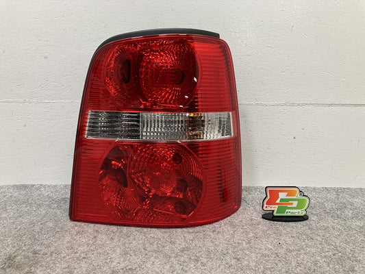 新品!トゥーラン 1T系 純正 右 テールランプ/ライト/レンズ ハロゲン HELLA 1T0.945.096G 1T0945096G フォルクスワーゲン(147081)