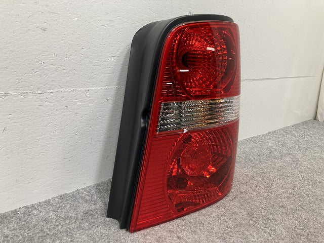 新品!トゥーラン 1T系 純正 右 テールランプ/ライト/レンズ ハロゲン HELLA 1T0.945.096G 1T0945096G フォルクスワーゲン(147081)