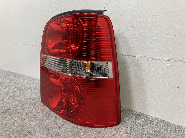 新品!トゥーラン 1T系 純正 右 テールランプ/ライト/レンズ ハロゲン HELLA 1T0.945.096G 1T0945096G フォルクスワーゲン(147081)
