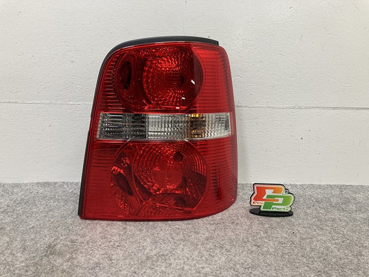 新品!トゥーラン 1T系 純正 右 テールランプ/ライト/レンズ ハロゲン HELLA 1T0.945.096G 1T0945096G フォルクスワーゲン(147082)