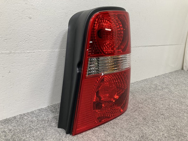 新品!トゥーラン 1T系 純正 右 テールランプ/ライト/レンズ ハロゲン HELLA 1T0.945.096G 1T0945096G フォルクスワーゲン(147082)