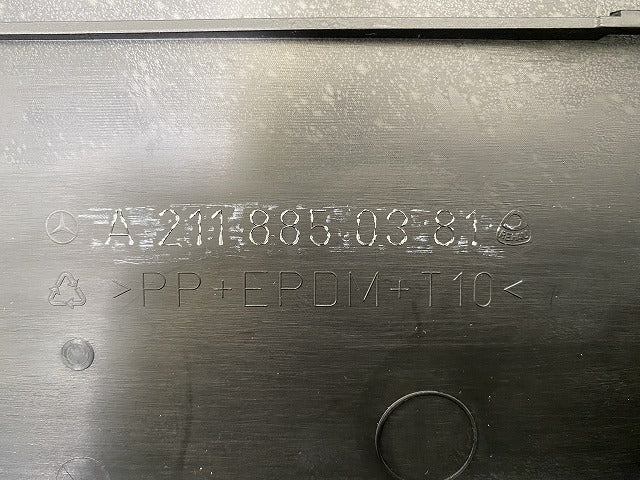 新品!Eクラス W211 純正  フロント ライセンスベース A 211 885 03 81 A2118850381 素地 メルセデスベンツ(147084)